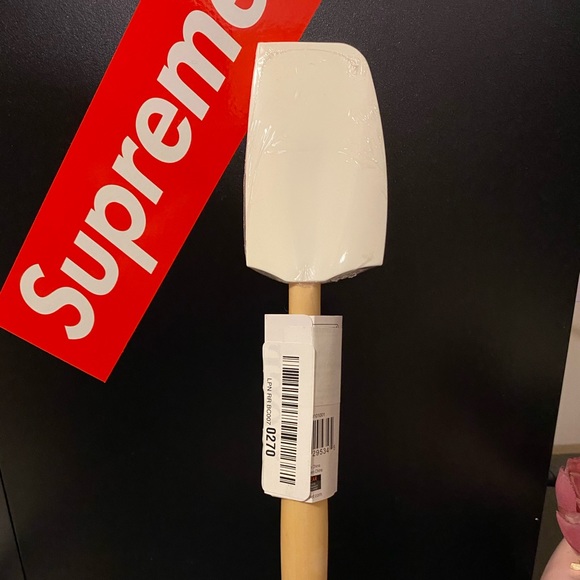 Le Creuset Noel collection  medium Spatula - Picture 3 of 4